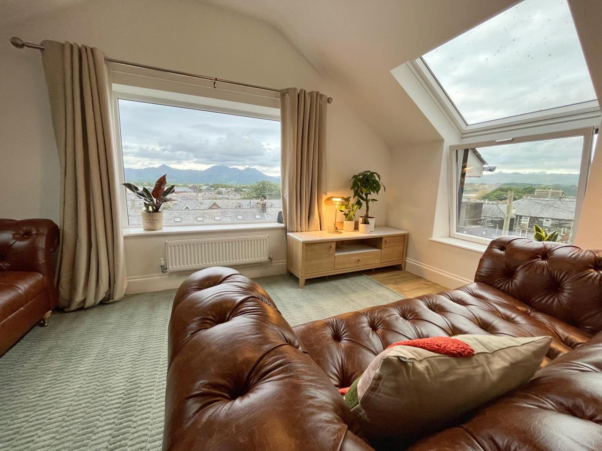 Porthmadog, Sleeps 11, 5 Bedrooms, 5 Bathrooms, Mountain Views Exteriör bild