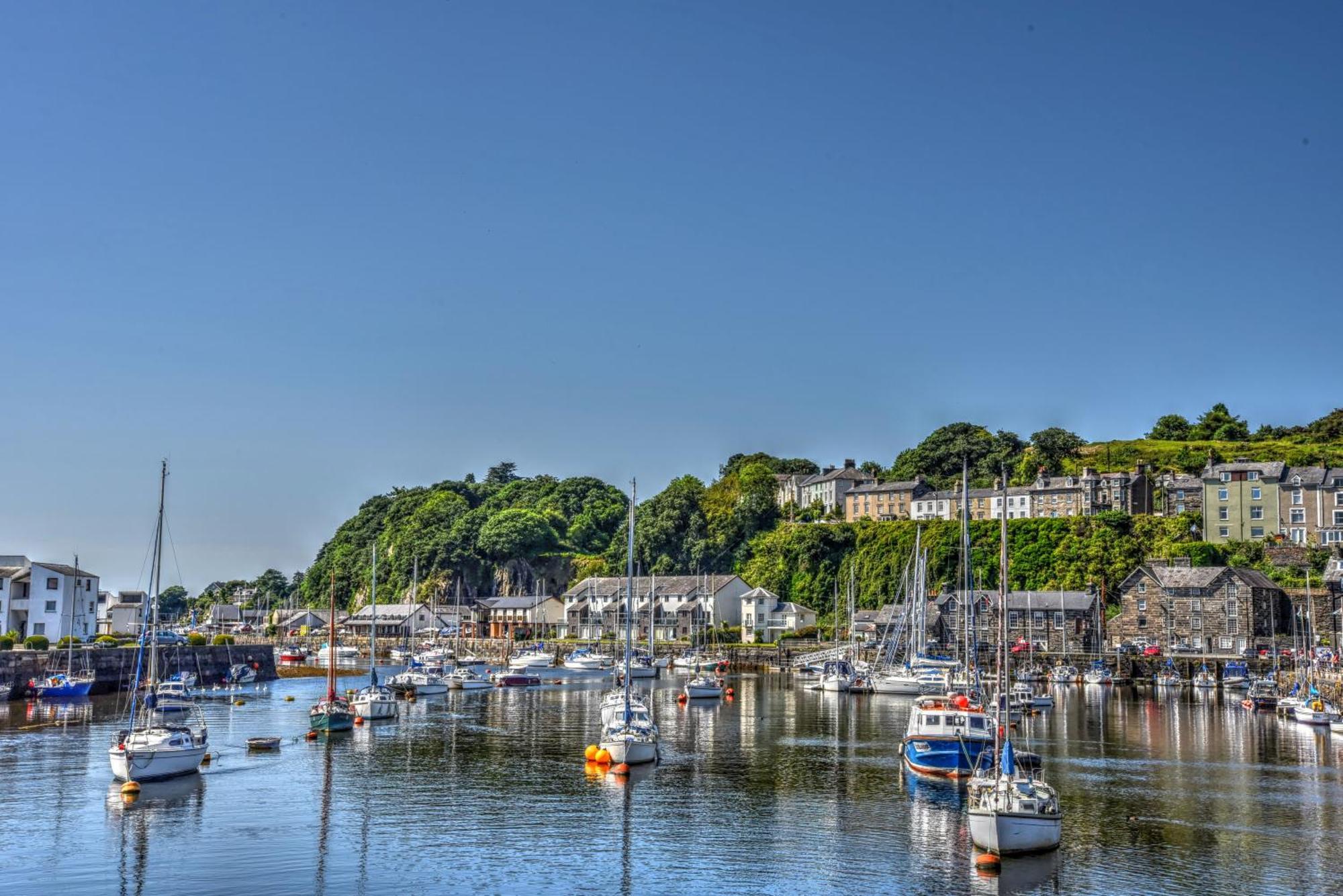 Porthmadog, Sleeps 11, 5 Bedrooms, 5 Bathrooms, Mountain Views Exteriör bild