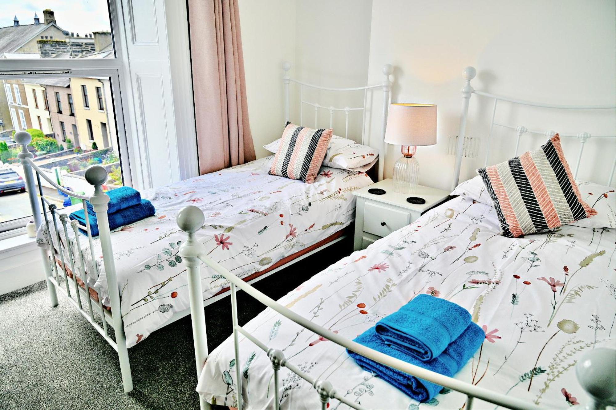 Porthmadog, Sleeps 11, 5 Bedrooms, 5 Bathrooms, Mountain Views Exteriör bild