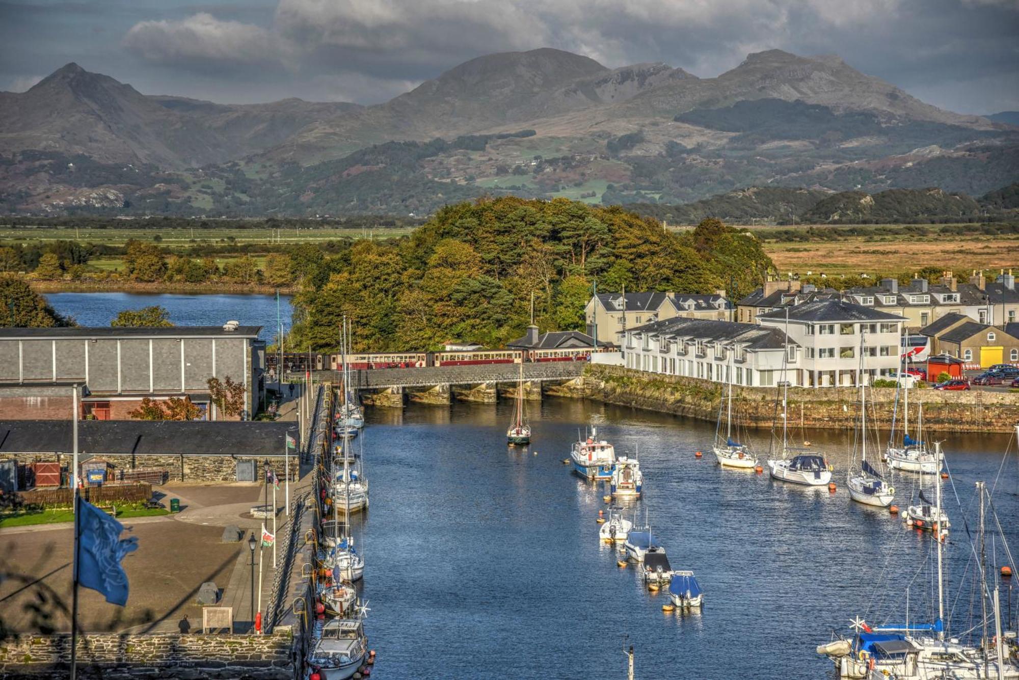 Porthmadog, Sleeps 11, 5 Bedrooms, 5 Bathrooms, Mountain Views Exteriör bild